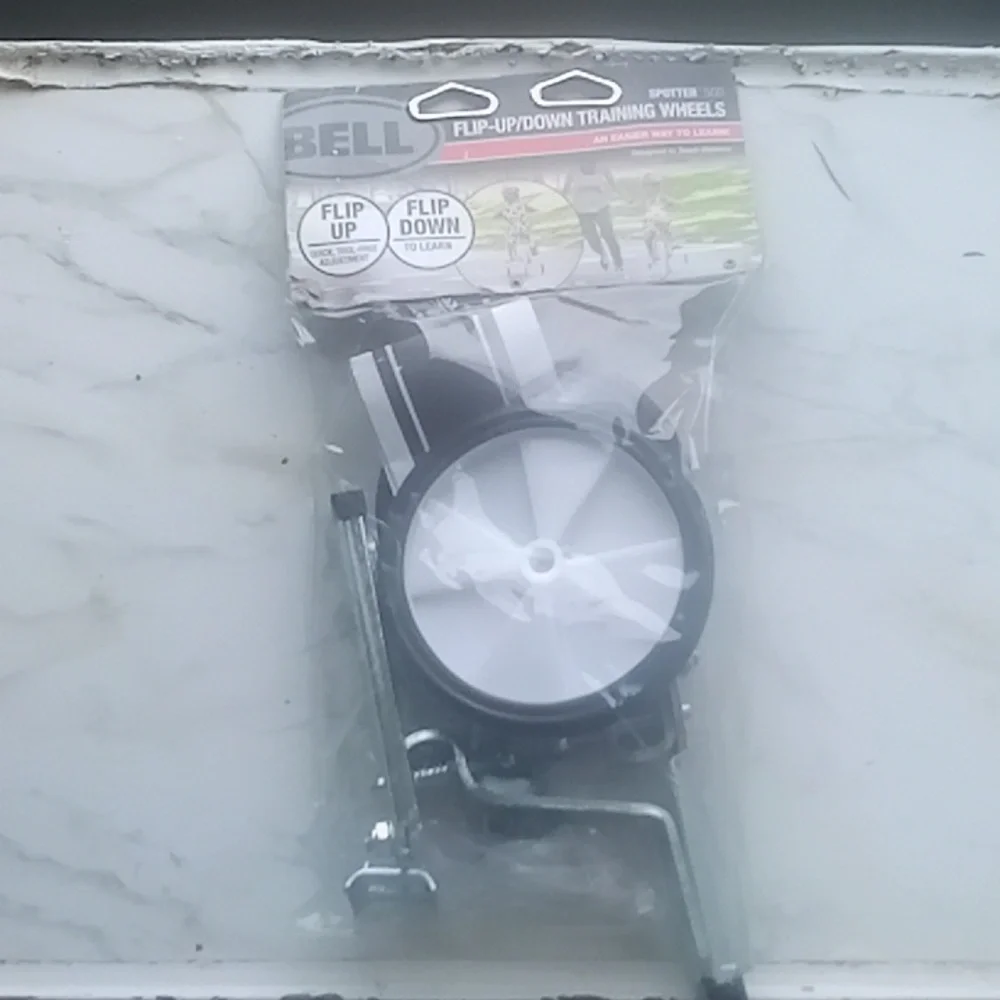 Flip up or down training wheels